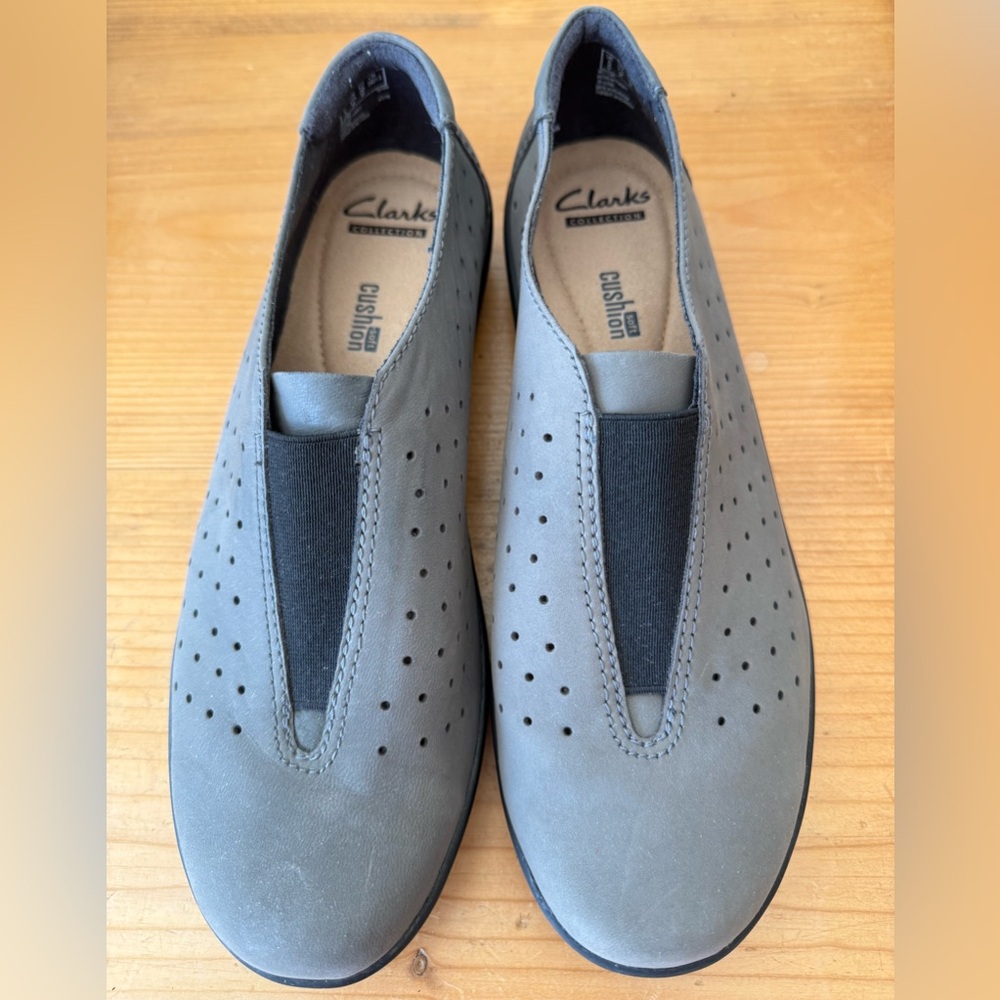 clarks womens shoes size 7.5 medium soft cushion gray suede slip on